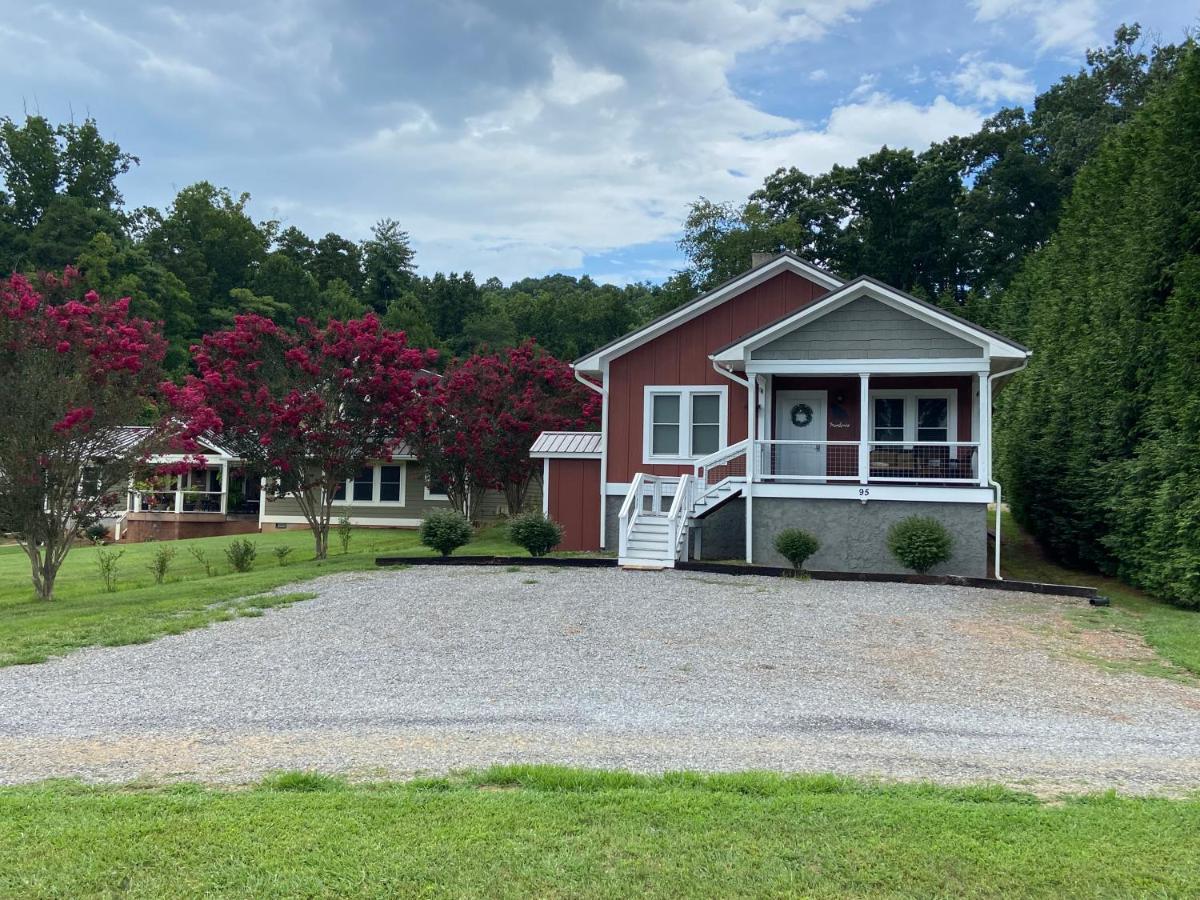 The Farmhouse At Wolfehaven Villa Asheville Exterior photo