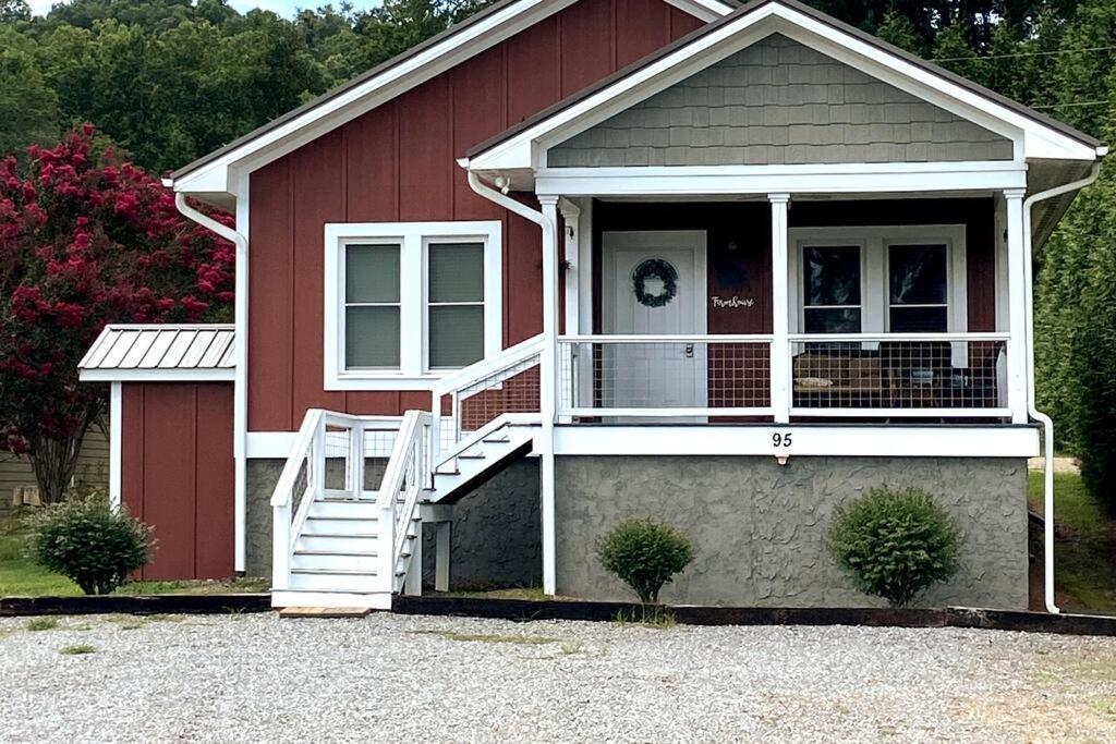 The Farmhouse At Wolfehaven Villa Asheville Exterior photo